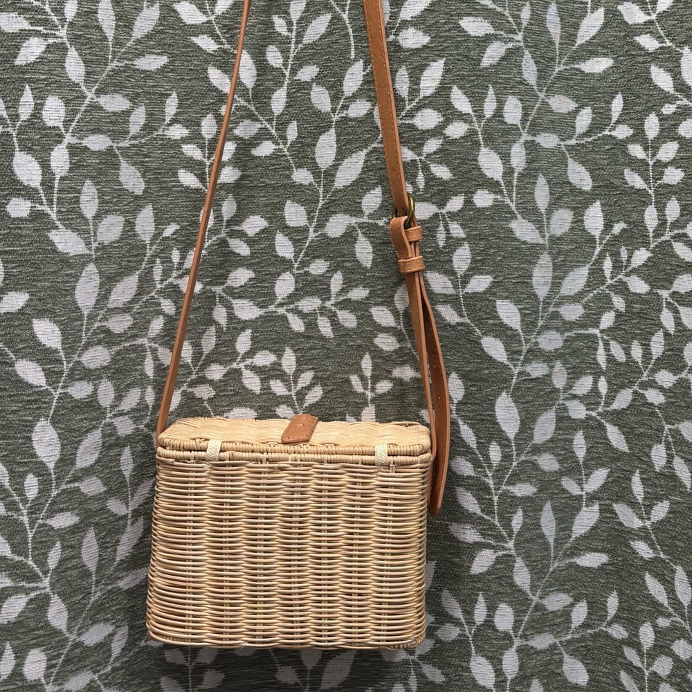 Universal Thread Tan Wicker Crossbody Handbag With Faux Leather Strap - Picture 8 of 11